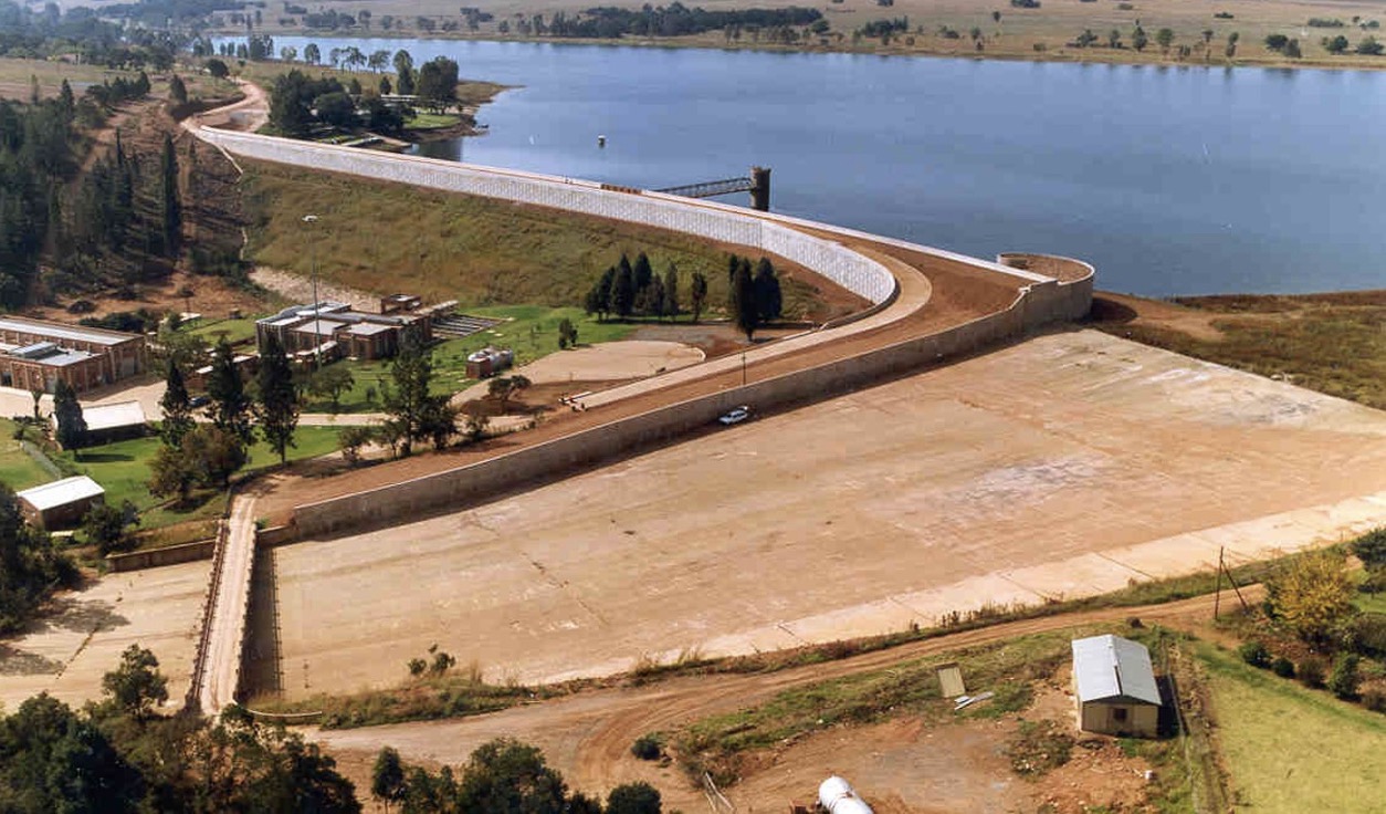 First application of Reinforced Earth® in the raising of a Dam wall
